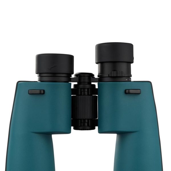 DÖRR OCEAN 7x50 vedenkestävä kiikari HÄMÄRTYVIIN iltoihin, sumuun - VALOVOIMAA! 5-v takuu DÖRR Ocean -kiikari on ihanteellinen, jos vietät paljon aikaa ulkona etkä ole huolissasi huonoista sääolosuhteista. Ocean-sarjan kiikari on täydellinen kumppani vedellä liikkuessa, luonnossa ja myös TALVELLA lumiolosuhteissa. OLIPA SADE, SUMU, KASTE TAI LUMI - näiden vedenpitävien kiikareiden avulla voit suorittaa havainnot epäröimättä milloin tahansa. Ocean -kiikareissa on laaja kuva-alue, kirkas kuva ja kuvan saa tarkennettua myös lähelle. Parhaimmillaan kiikari on katsellessa etäälle jolloin tarkennustarve on hyvin vähäistä. Tämä on Porro-prisma kiikareiden etu. TYPPIKAASU TÄYTTEINEN Kiikarin sisällä oleva typpikaasun täyttö varmistaa luotettavasti, että optiikka pysyy huurtumattomana myös kosteassa ja kylmässä säässä. Samaan aikaan Ocean-kiikareiden kaasutäyttö mahdollistaa väliaikaisen upottamisen noin 30 MINUUTIN ajaksi 1 METRIN syvyyteen PORRO-PRISMAT - BAK-4 Laadukkaasta BaK-4-lasista tehdyt sisäänrakennetut Porro-prismat tarjoavat kolmiulotteisia, kirkkaita ja aitoja värejä, joilla on korkea optinen laatu. Porron prismojen muotoilu ja erityinen järjestely mahdollistavat silmäystävällisen ja väsymättömän havainnoinnin. Ocean-kiikarien monikerroksiset linssit (MC Multi Coating) vähentävät ei-toivottuja heijastuksia ja lisäävät valonläpäisyä. KELLUVA HIHNA Jos haluat käyttää Ocean-kiikareita veneessä, suosittelemme vaihtamaan tavallisen kaulahihnan mukana toimitettuun kelluvaan hihnaan. Kelluvan hihnan erityisen paksu pehmuste estää kiikarin menemästä pinnan alle, jos se putoaa vahingossa veteen. Hihnan signaalin keltainen väri on helposti tunnistettavissa veden pinnalta ja auttaa sinua löytämään ja kiikarit nopeasti. JÄMÄKKÄ kumipinta suojaa kiikaria ja takaa tukevan ja luistamattoman otteen. Kestävä ja kevyt alumiinirunko. Petroli väritys täydentää kiikarin modernia ilmettä. DÖRR OCEAN 7x50 vedenkestävä kiikari soveltuu erinomaisesti käytettäväksi laivoilla, veneilyssä, purjeveneessä, sekä kalastusretkillä. 7-kertainen suurennus pysyy vakaana myös aluksen liikkuessa. Suuren näkökentän ansiota, 122 metriä 1000 metrillä, tarkennus on melkein tarpeetonta. Suurikokoinen tarkennuspyörä takaa pehmeä ja tasaisen tarkennuksen. DIOPTERIKORJAUS & KIERRETTÄVÄT SILMÄSUPPILOIDEN ansiota kiikari on helppo ja nopea käyttää ja soveltuu erinomaisesti myös silmälasia käyttäville. JALUSTAKIINNITYS Pidempiaikaisia havaintoja varten, voit asettaa OCEAN-kiikarin jalustalle. Tähän tarvitset vain DÖRR TA-2 ja TA-4 jalusta- kiikaripitimen. TEKNISTÄ TIETOA: Käyttö- lämpötila-alue: -10°C to +55°C Koko n. 19,5 x 18 x 6 cm, 960g Huurtumaton, typpitäytteinen Diopterisäätö -3/+3, kierrettävä okulaari Takuu 5-vuotta Vesitiivis n. 30min / 1m syvyydessä Suurennos: 7x Etulinssin halkaisija: 50mm Valovoima: 51 Hämäräluku: 18,7 Prisma: porroprisma BaK 4 Linssien pinnoitus: MC- monikalvopinnoitus Lähtöpupilli: 7,1 mm Silmien katseluetäisyys (Eye Relief) n. 24mm Silmien väli n. 56-72mm Näkökenttä: 7 °, 122m/1000m Lähin tarkennusetäisyys n.: 5m Jalustakierre: on Mukana: kiikari, okulaarisuoja, etulinssisuojat, puhdistusliina, kantohihna, kelluva kantohihna, kantolaukku Valmistajan myöntämä takuu 5-vuotta