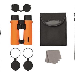 DÖRR SIGNAL XP 10x42 oranssi kiikari -metsään vesille DÖRR SIGNAL XP kiikarit ovat poikkeuksellisen vesitiiviitä. FMC Full Multi Coated pinnoite sekä BAK-4 prismat takaavat korkean valonläpäisyn ja optisen laadun. Kuva on kirkas ja selkeä jopa huonoissa valaisuolosuhteissa ja hämärässä. Näitä ominaisuuksia arvostavat moni luonnossa liikkuja ja lintutarkkailija. Kiikarin oranssi kumipinta antaa hyvän otteen ja sen erotta helposti hämärässä ja veneessä. Metsästäjille kiikari on hiljainen ja väritys lisää turvallisuutta. KAASUTÄYTE pitää linssit huurtumattomina. Signal xp kiikari on POIKKEUKSELLISEN TIIVIS: jopa 30 min 1m saakka. Dörr Signal XP kiikareilla voit katsella myös iltaisin ja hämärässä. Pitkä katseluetäisyys (Long-eye relief) takaa helpon katselun jossa silmät eivät rasitu. Hyvä muotoilu, erinomainen otepinta, kuvioitu tarkennusrengas. Nämä ovat ominaisuuksia jotka käytössä huomaa ja arvostaa.