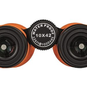 DÖRR SIGNAL XP 10x42 oranssi kiikari -metsään vesille DÖRR SIGNAL XP kiikarit ovat poikkeuksellisen vesitiiviitä. FMC Full Multi Coated pinnoite sekä BAK-4 prismat takaavat korkean valonläpäisyn ja optisen laadun. Kuva on kirkas ja selkeä jopa huonoissa valaisuolosuhteissa ja hämärässä. Näitä ominaisuuksia arvostavat moni luonnossa liikkuja ja lintutarkkailija. Kiikarin oranssi kumipinta antaa hyvän otteen ja sen erotta helposti hämärässä ja veneessä. Metsästäjille kiikari on hiljainen ja väritys lisää turvallisuutta. KAASUTÄYTE pitää linssit huurtumattomina. Signal xp kiikari on POIKKEUKSELLISEN TIIVIS: jopa 30 min 1m saakka. Dörr Signal XP kiikareilla voit katsella myös iltaisin ja hämärässä. Pitkä katseluetäisyys (Long-eye relief) takaa helpon katselun jossa silmät eivät rasitu. Hyvä muotoilu, erinomainen otepinta, kuvioitu tarkennusrengas. Nämä ovat ominaisuuksia jotka käytössä huomaa ja arvostaa.