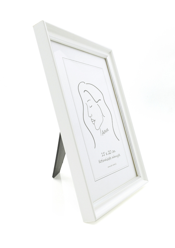 valkoinen-puukehys-aava-paljon-kokoja-9x13cm-40x50cm