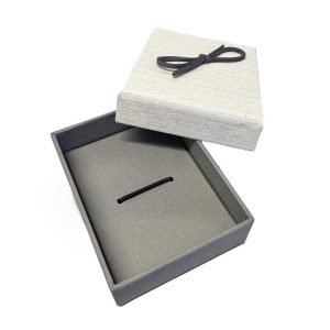 Lahjarasia nahkarusetilla