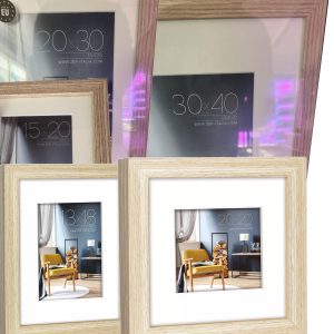 Puinen valokuvakehys paspartuurilla