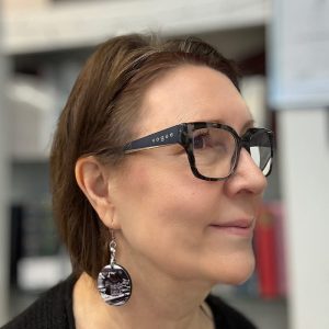 Vanha Tikkurilan asema 1947 korvakorut mustavalkoisella kuvalla